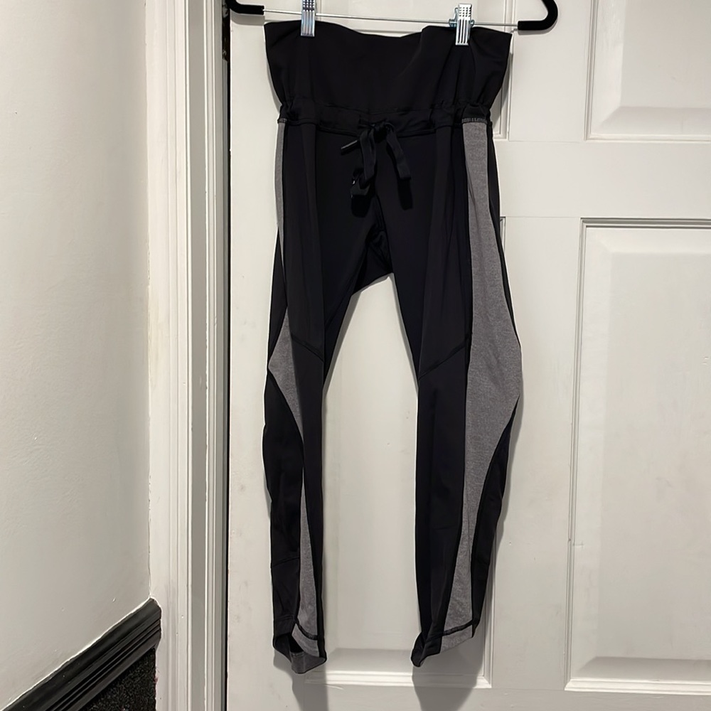 Lululemon Spandex High Waisted Draw String Leggin… - image 3